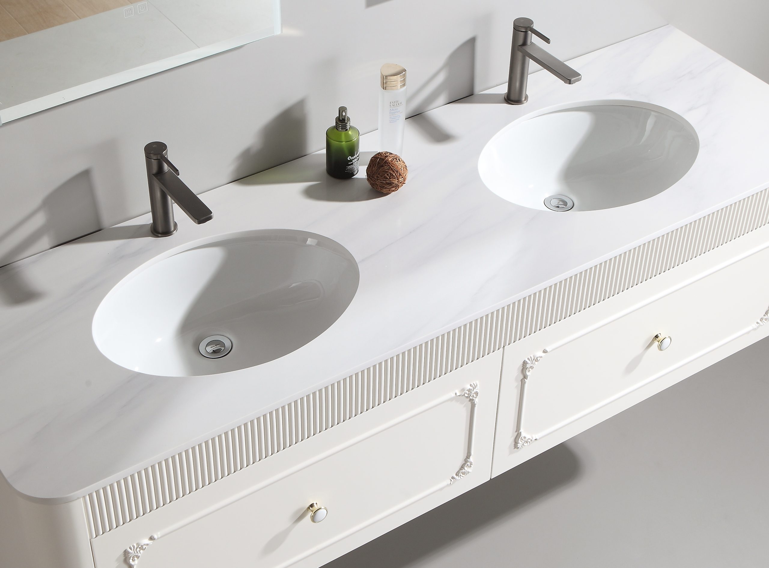 Minabath Vanity Countertop and Basin Integrated