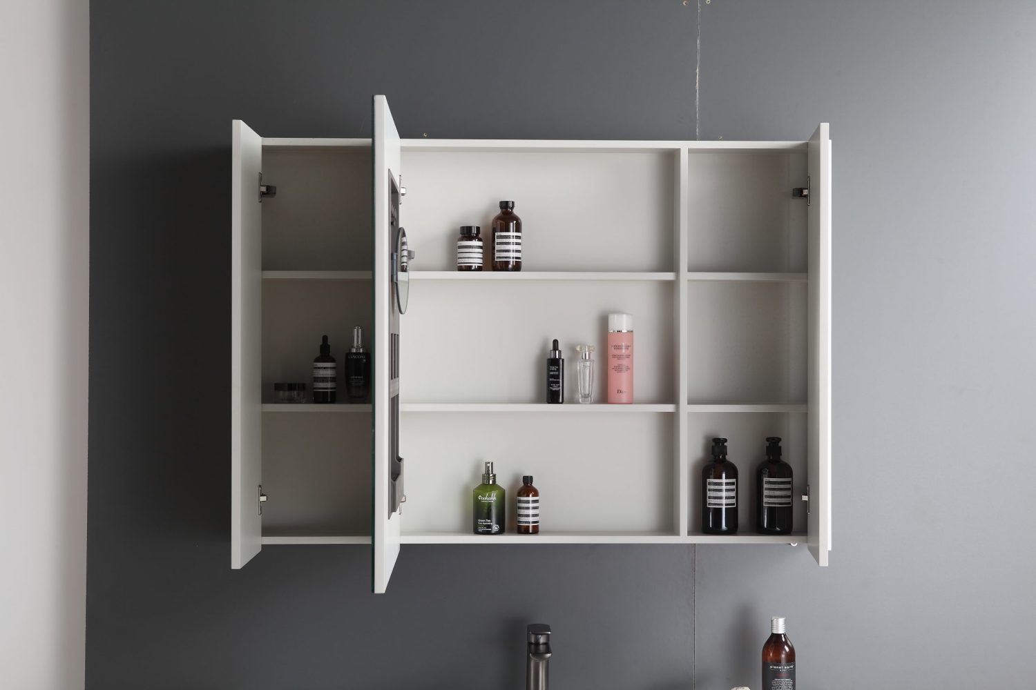 Small Bathroom Space? How to maximize space with a Smart Vanity Design